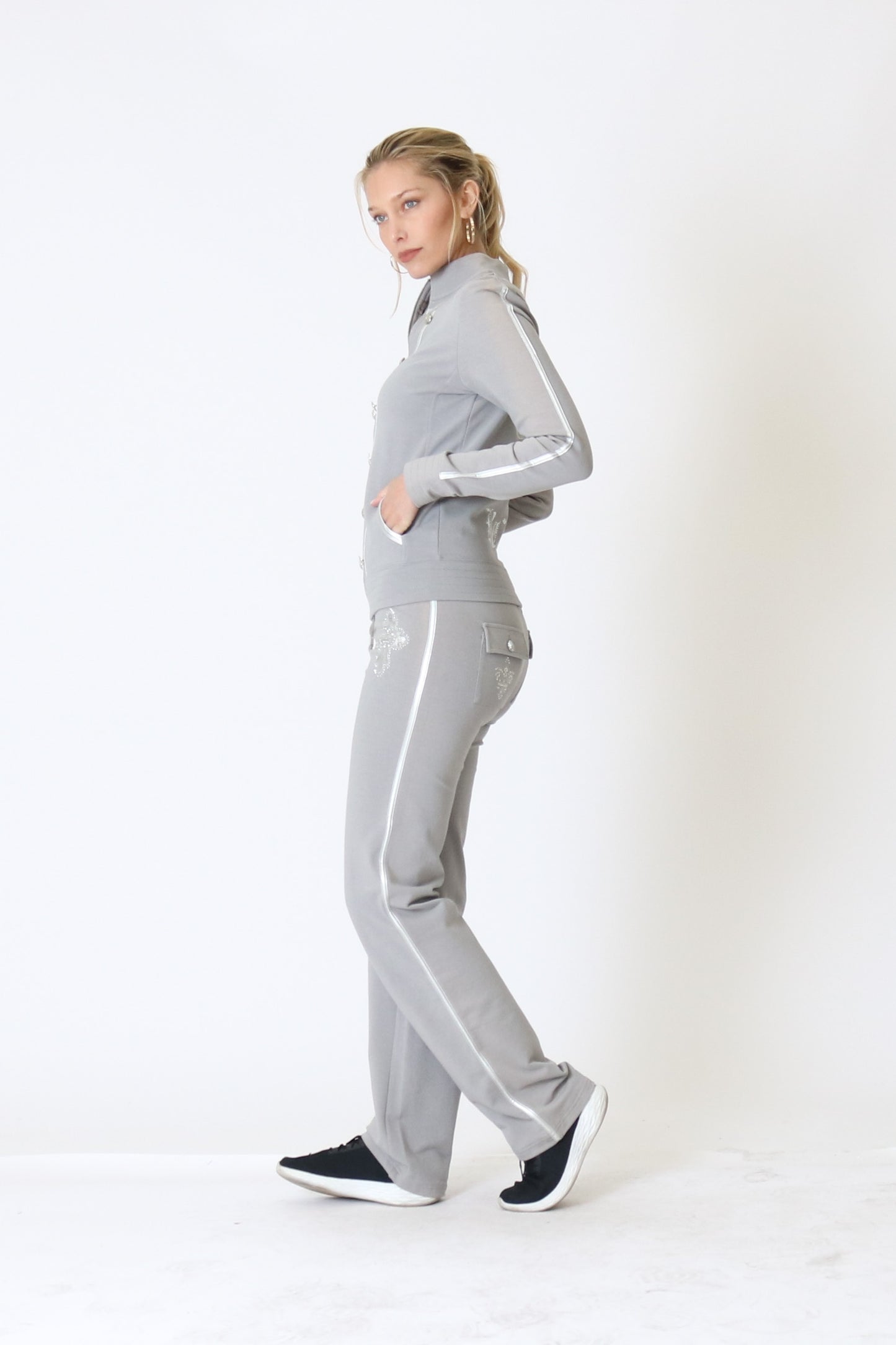 BC13748J - Warm Grey Silver