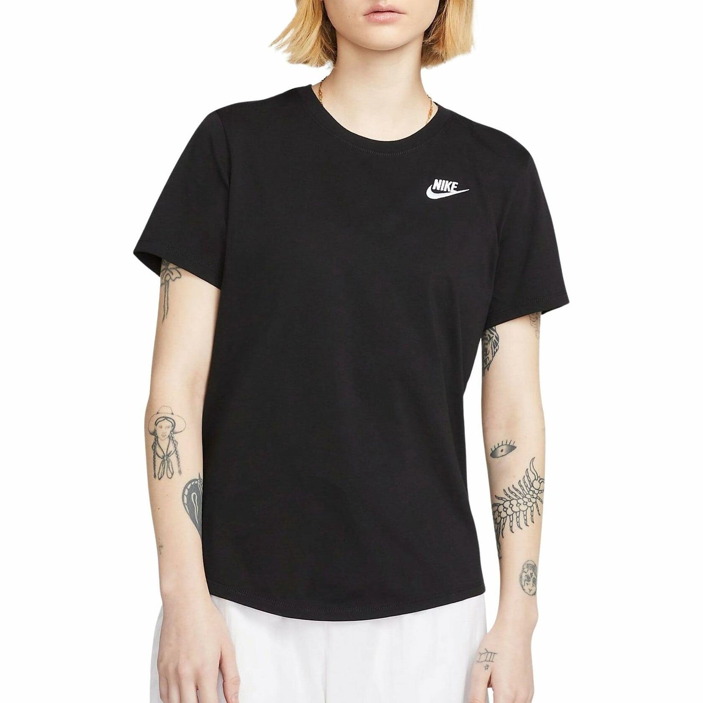 Nike Women's T-Shirt Sportswear Club Essentials Standard Fit Athletic Shirt