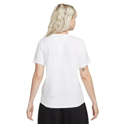 Nike Women's T-Shirt Sportswear Club Essentials Standard Fit Athletic Shirt