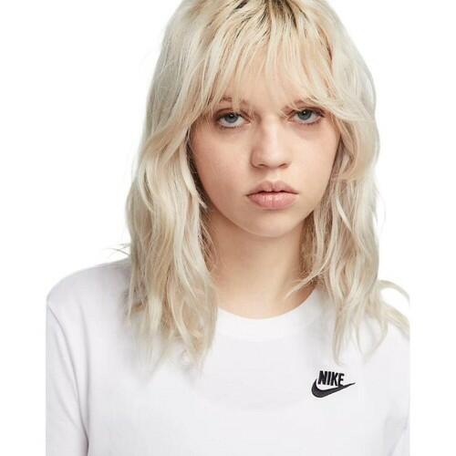 Nike Women's T-Shirt Sportswear Club Essentials Standard Fit Athletic Shirt