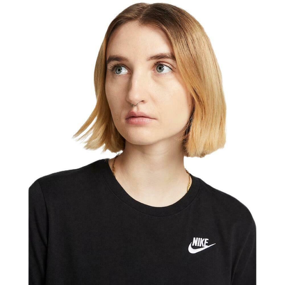 Nike Women's T-Shirt Sportswear Club Essentials Standard Fit Athletic Shirt