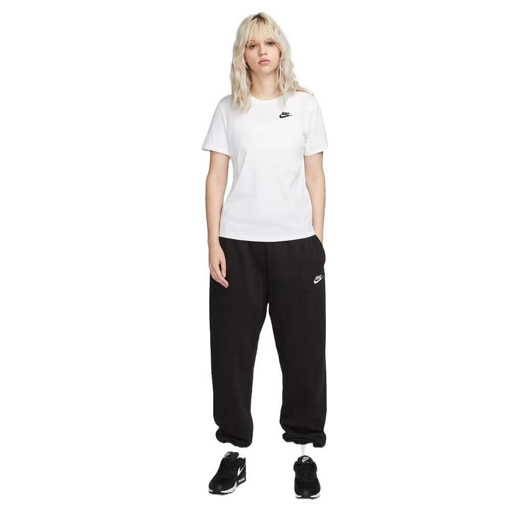Nike Women's T-Shirt Sportswear Club Essentials Standard Fit Athletic Shirt