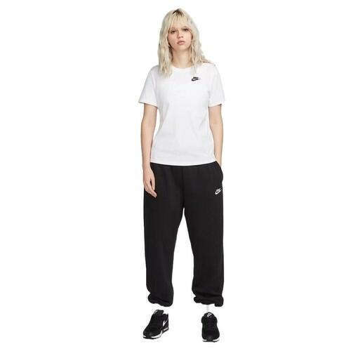 Nike Women's T-Shirt Sportswear Club Essentials Standard Fit Athletic Shirt