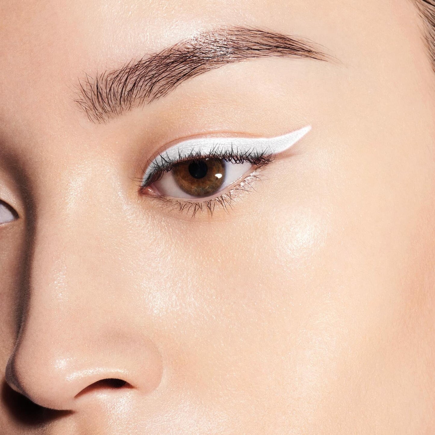 Shiseido Kajal InkArtist, Kabuki White 10-4-in-1 Liner, Kajal, Eyeshadow & Brow Color - Smudge Resistant, Crease Proof & Waterproof - Includes Detachable Sharpener & Built-In Sponge