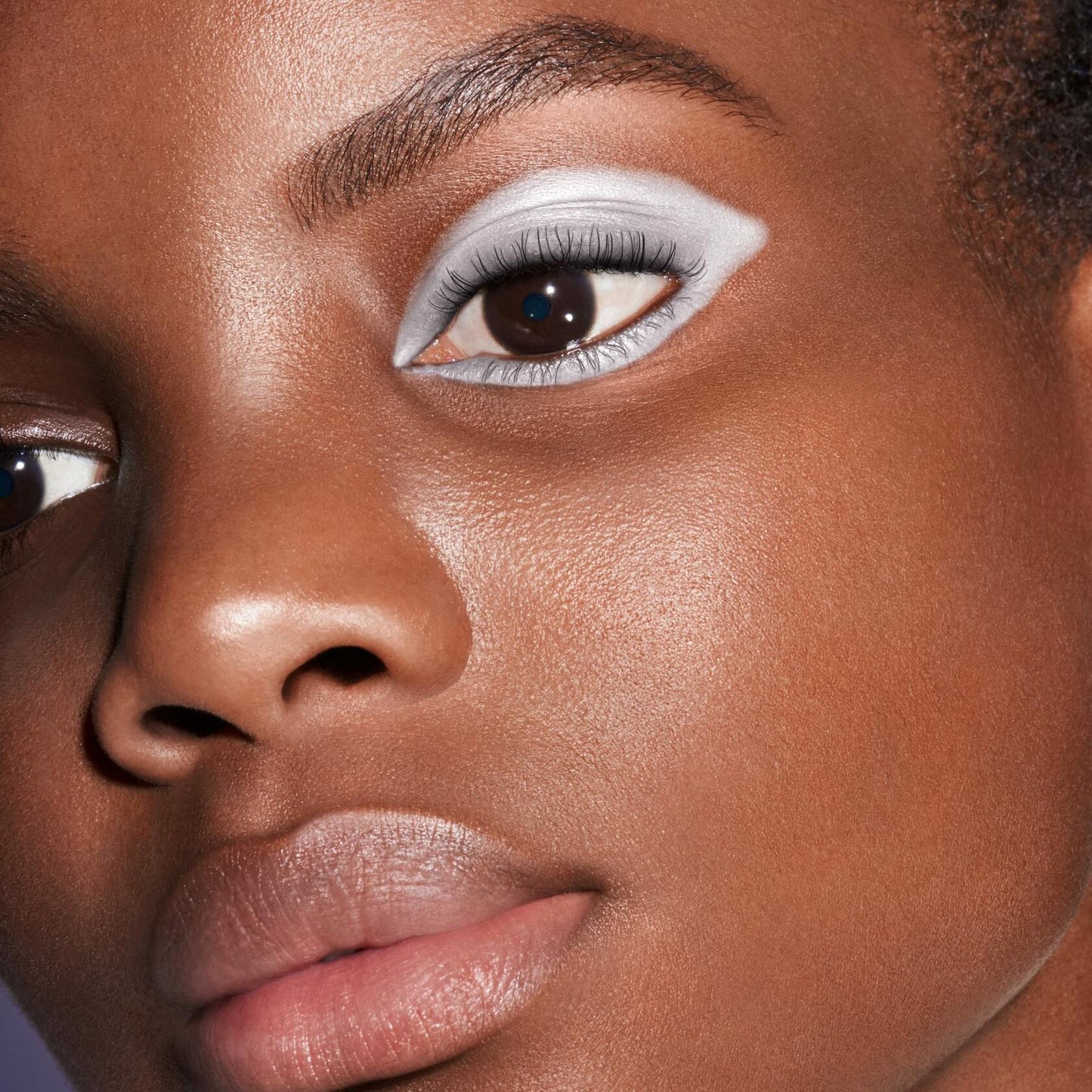 Shiseido Kajal InkArtist, Kabuki White 10-4-in-1 Liner, Kajal, Eyeshadow & Brow Color - Smudge Resistant, Crease Proof & Waterproof - Includes Detachable Sharpener & Built-In Sponge