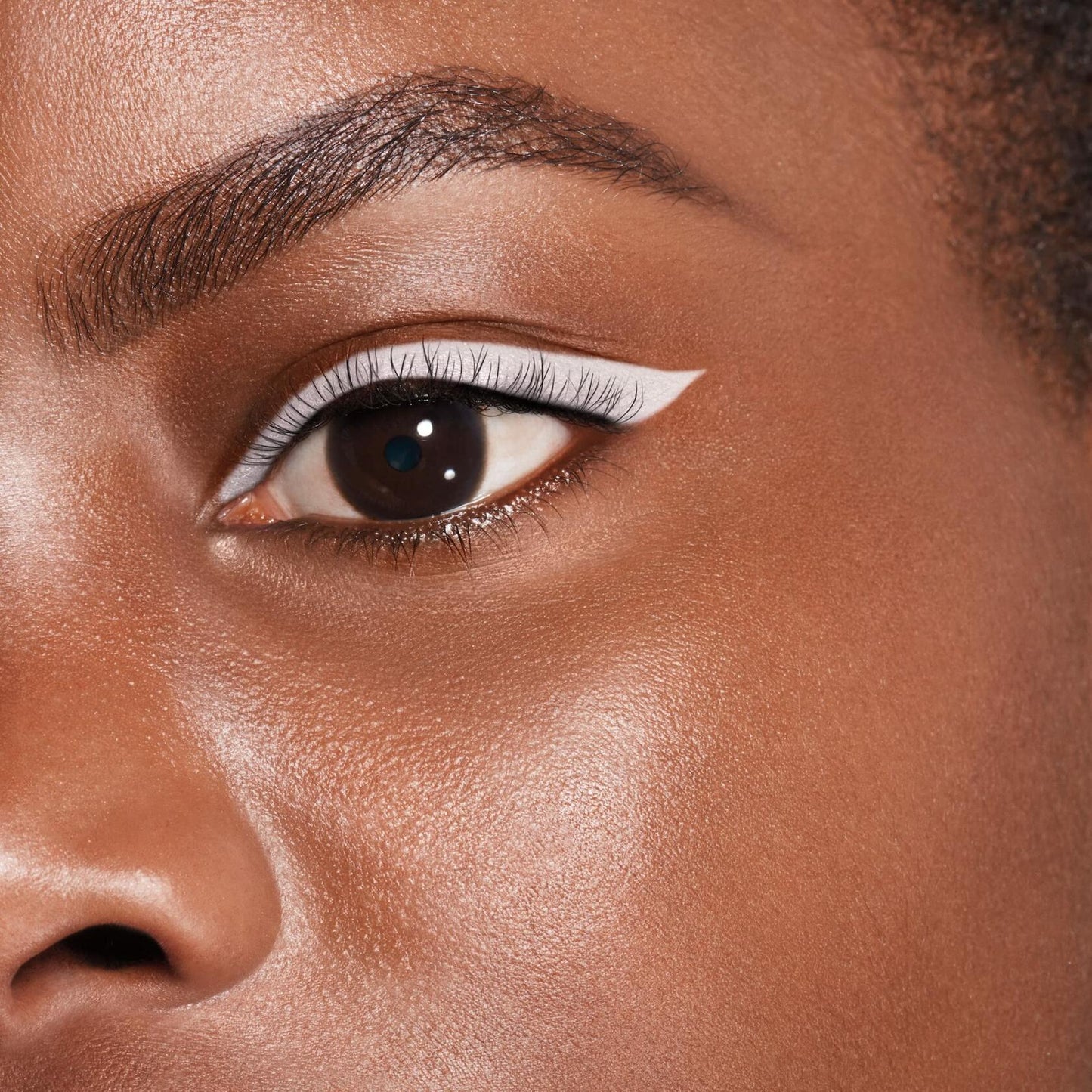 Shiseido Kajal InkArtist, Kabuki White 10-4-in-1 Liner, Kajal, Eyeshadow & Brow Color - Smudge Resistant, Crease Proof & Waterproof - Includes Detachable Sharpener & Built-In Sponge